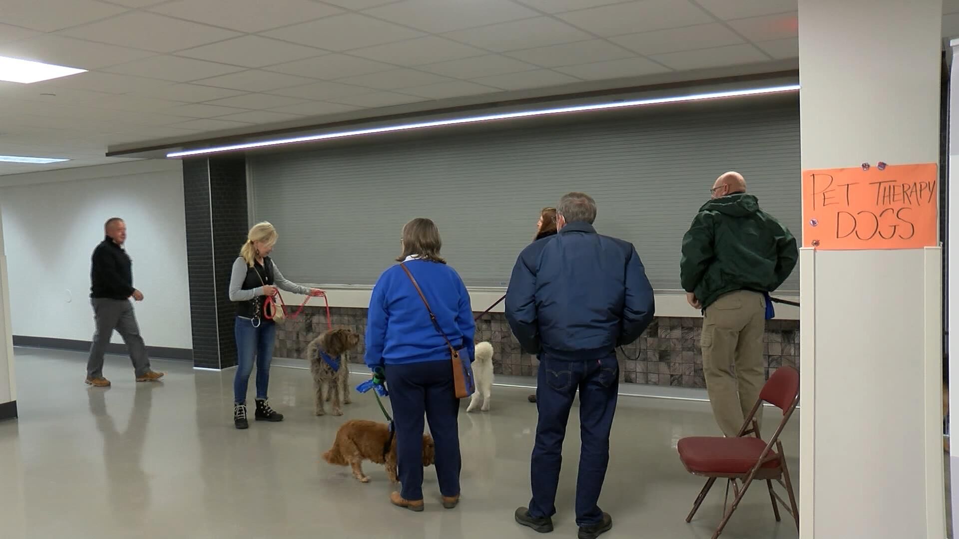 Thanksgiving Dinner pet therapy dogs1.jpg